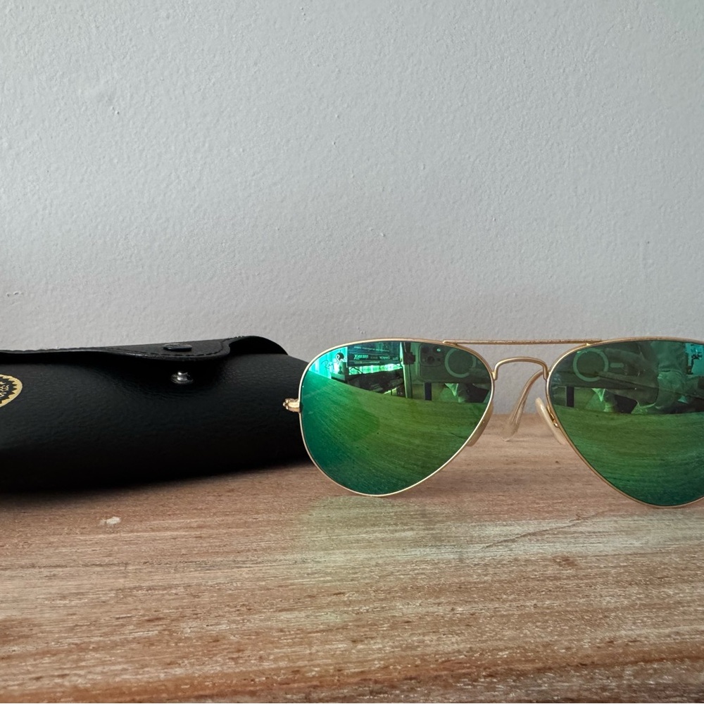 Ray Ban Aviator Sunglasses with Green Lenses